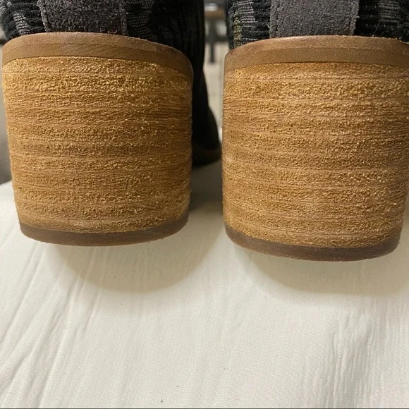 Toms Esme Iron Grey Suede & Jacquard Boots Women’s 6 Like New - Picture 11 of 14